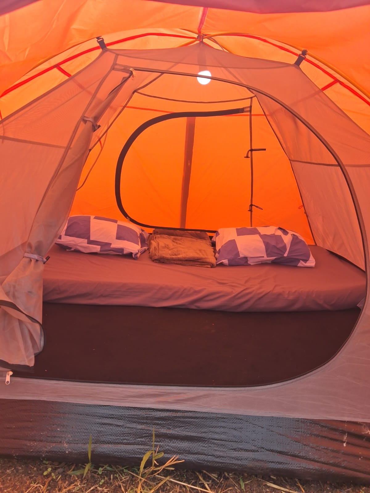 Interior tenda nyaman